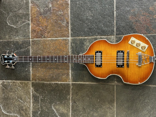 COM Epiphone Viola Bass