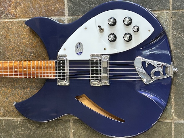 l_COM-Rickenbacker-330-