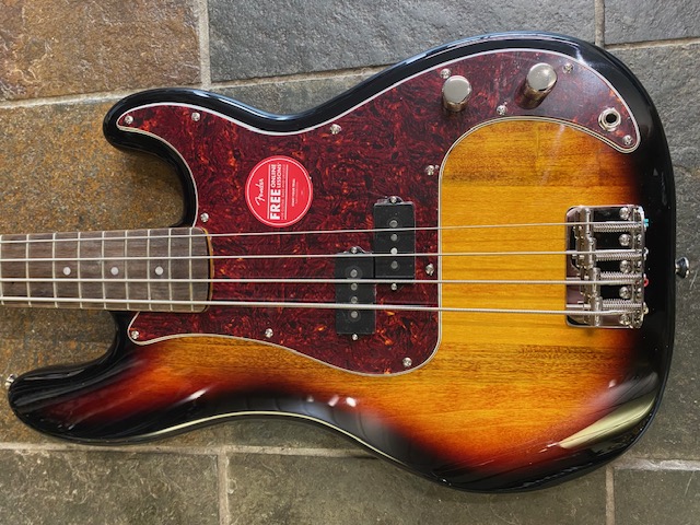 l_Squier-Classic-Vibe-60s-P-