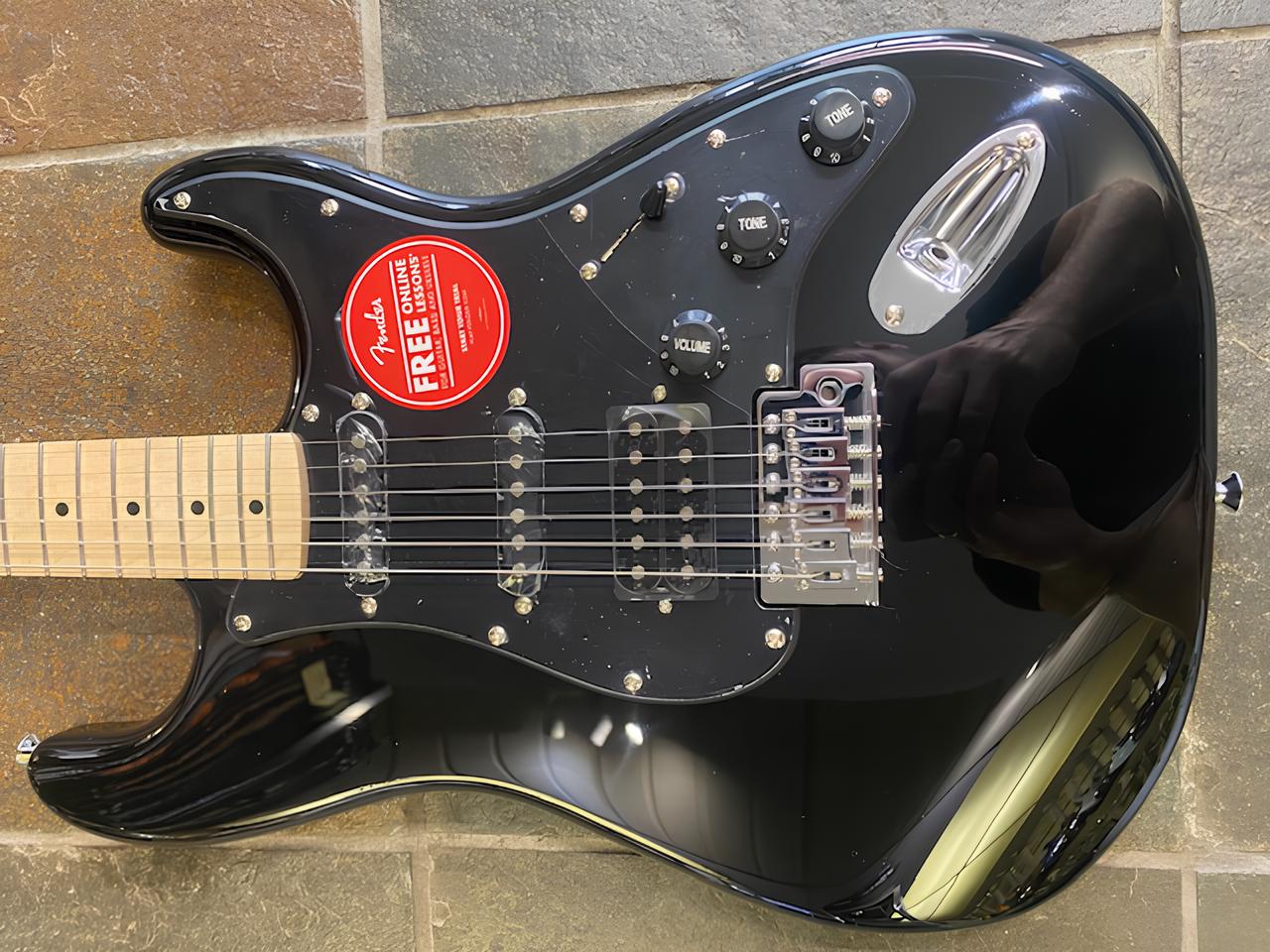 l_Squier-Sonic-Strat-HSS-Black