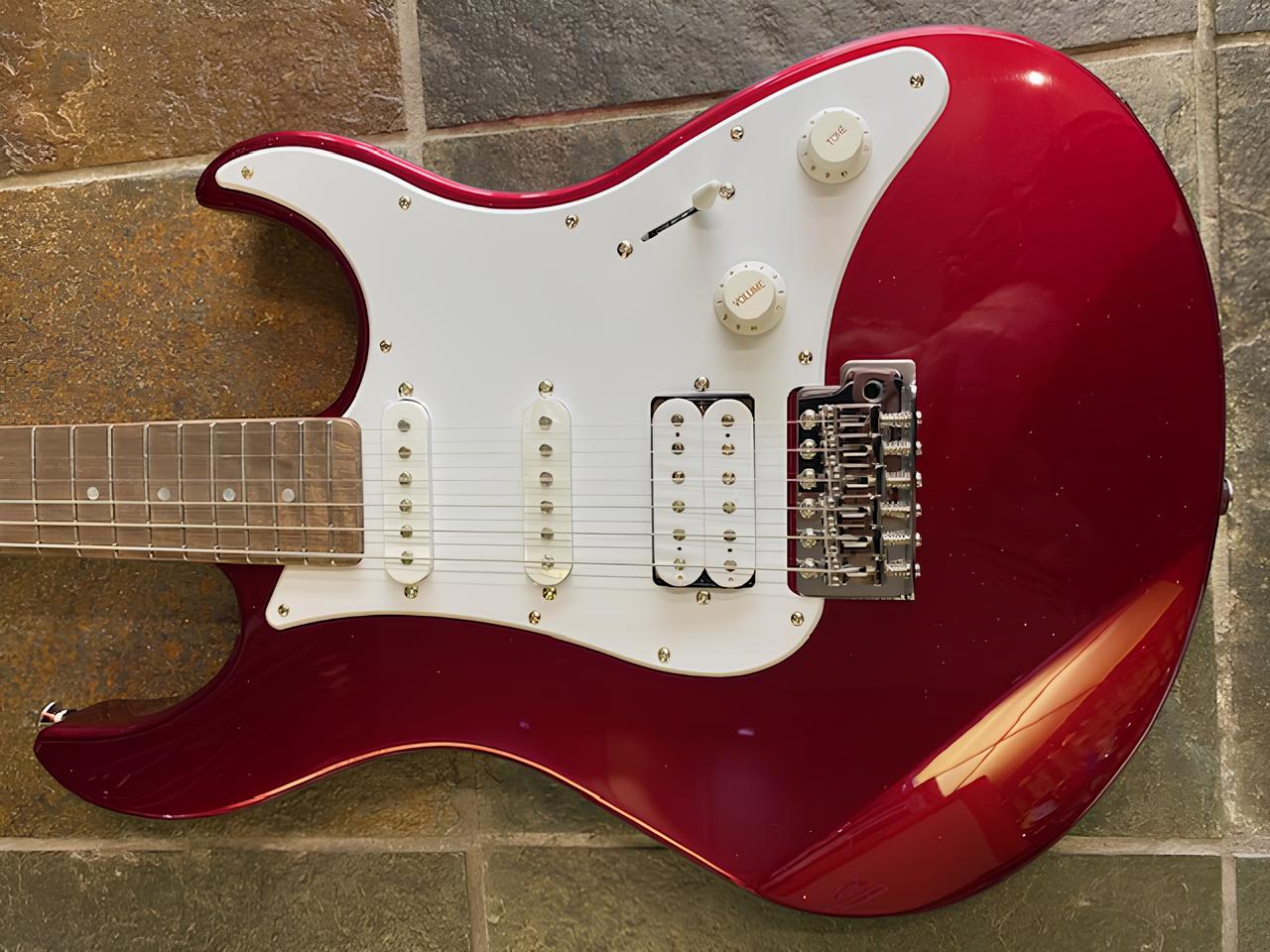 l_Yamaha-Pacifica-012-Red-