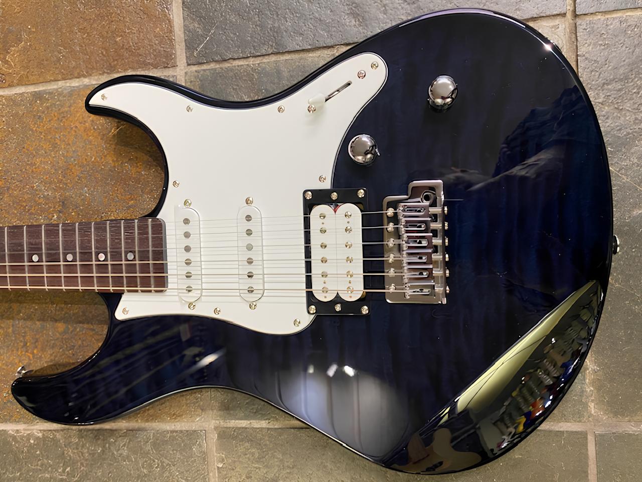 Yamaha Pacifica 212VQM Trans Black