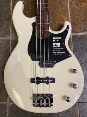 Yamaha BB234 Bass Vintage White
