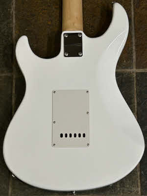 Yamaha Pacifica 012 White
