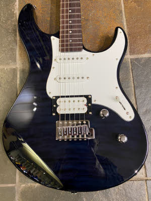 Yamaha Pacifica 212VQM Trans Black